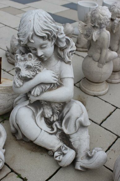 Skulpturen MÃ¤dchen Statuen Figuren Hund Deko Figur Statue Dekoration neu Sofort