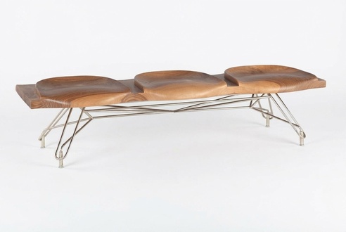 Elegante braune Holzsitzbank in zeitlosem Design fÃ¼r Garten